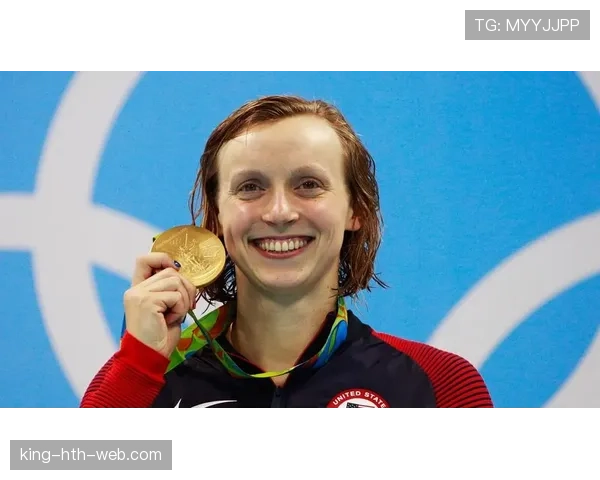 凯蒂·莱德基这生活，训练室像豪宅，外面却像普通邻居家那水壶还没人替换？